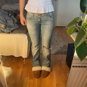 Jeans lowwaist utsvängda lågmidjade bootcut håliga slitningar  - Säljer flr kommer inte till andvänding längre!❤️