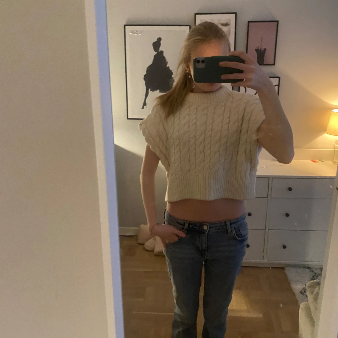 Beige/vit stickad croppad tröja - 1