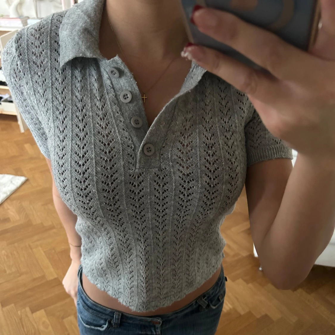 Grå stickad croppad pikétröja