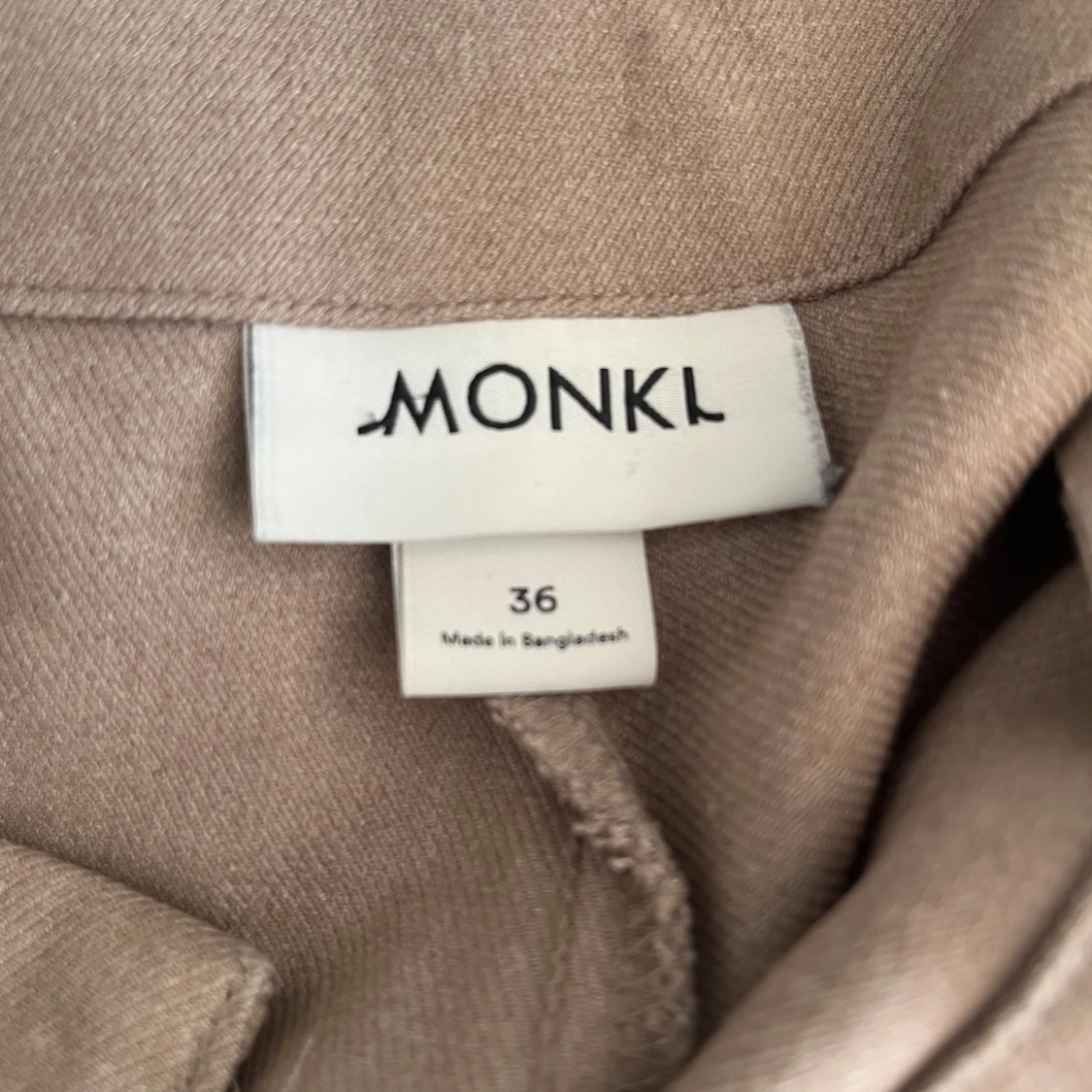 Bruna kostymbyxor från Monki - 2