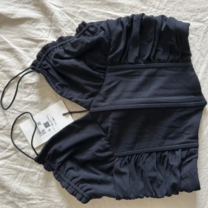 Svart topp från Bikbok  - Svart topp från Bikbok, helt oanvänt. 