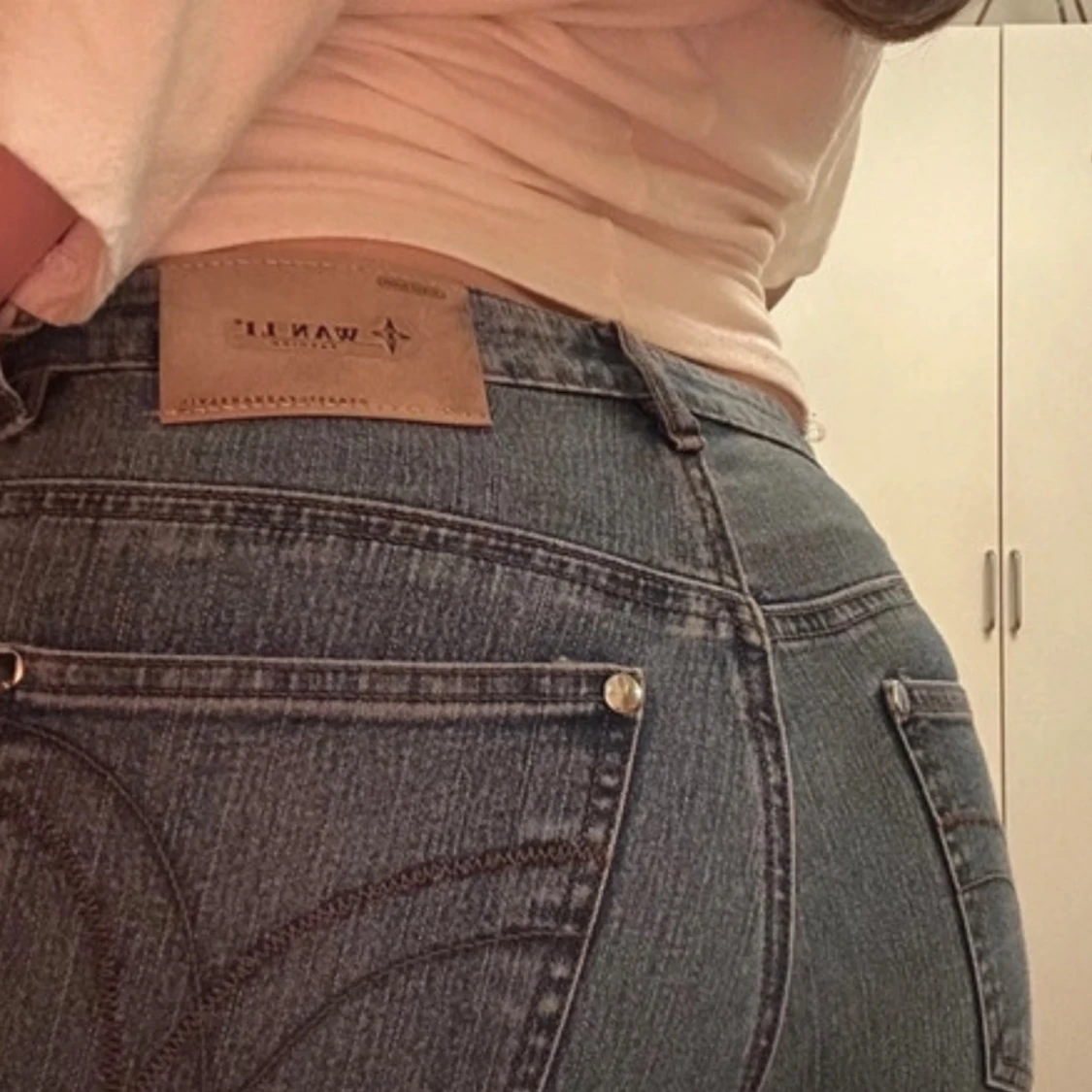 Blå broderade jeansbyxor från Wanili - 3