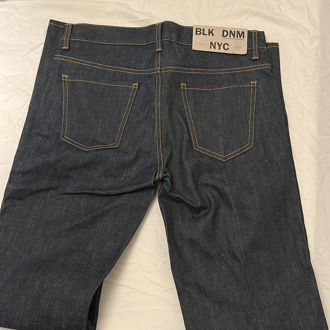 Mörkblå jeans från BLK DNM NYC
