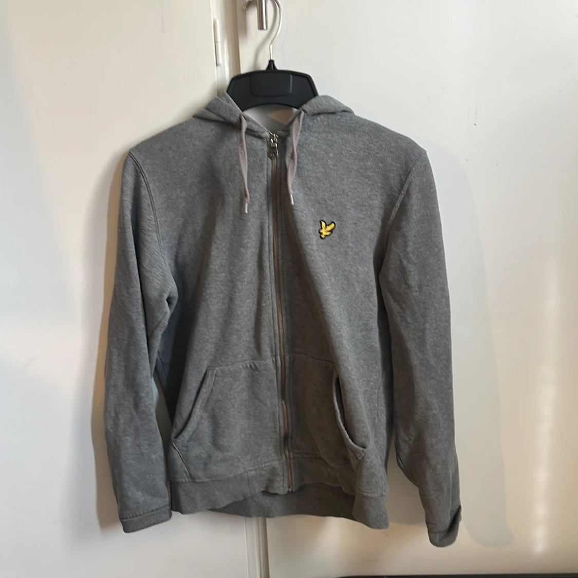 Grå hoodie från Lyle & Scott