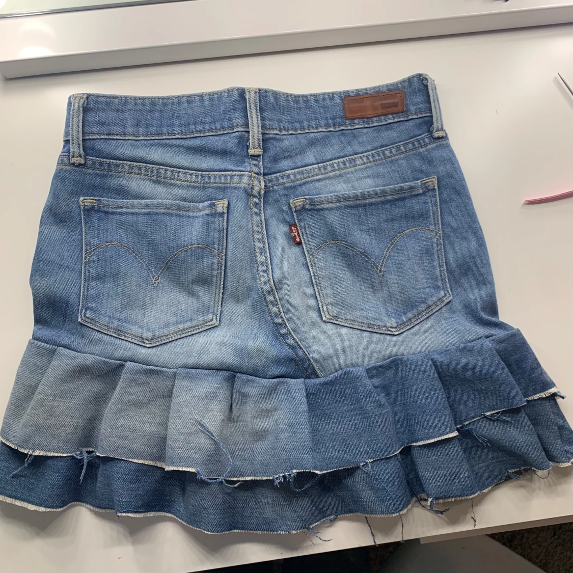 Jeanskjol med volang från Levi's - 1