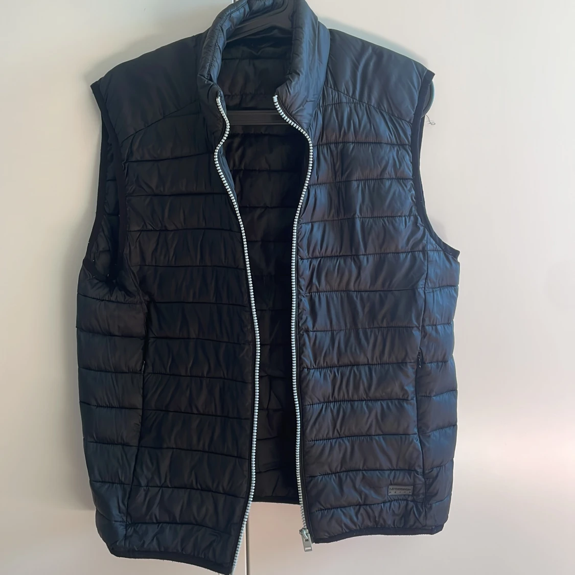 Svart dunväst från Lindbergh