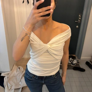 Offshoulder top - Storlek M men passar S