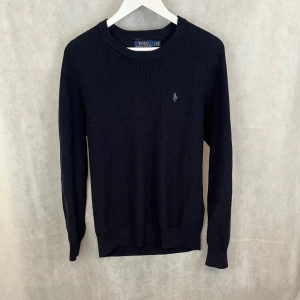 Ralph Lauren kashmir - Riktigt soft raffe tröja, storlek S. 15% Kashmir. Modellen är 185, väldigt fint skick.