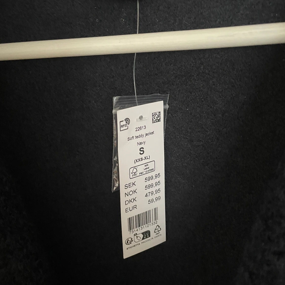 Helt ny Mörkblå teddyjacka från Gina Tricot  - 3