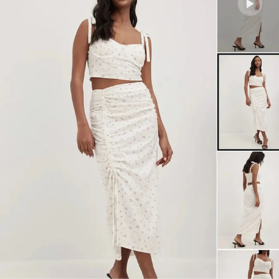 Vit långkjol med småblommigt mönster och slits