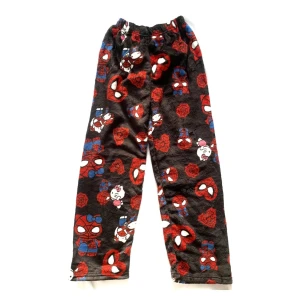 Svarta Spiderman och Hello Kitty byxor - Supermysiga svarta mjukisbyxor med Hello Kitty och spiderman-motiv. Byxorna har resår i midjan så passar alla storlekar