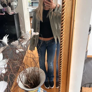 Ltb jeans - Säljer dessa fina mörkblåa ltb valerie jeansen i strl 26/32. Säljer endast pga att ja har för många jeans. Superbra skick och knappt använda. Nypris 800kr säljer för 450❣️❣️Skriv för frågor bara💕