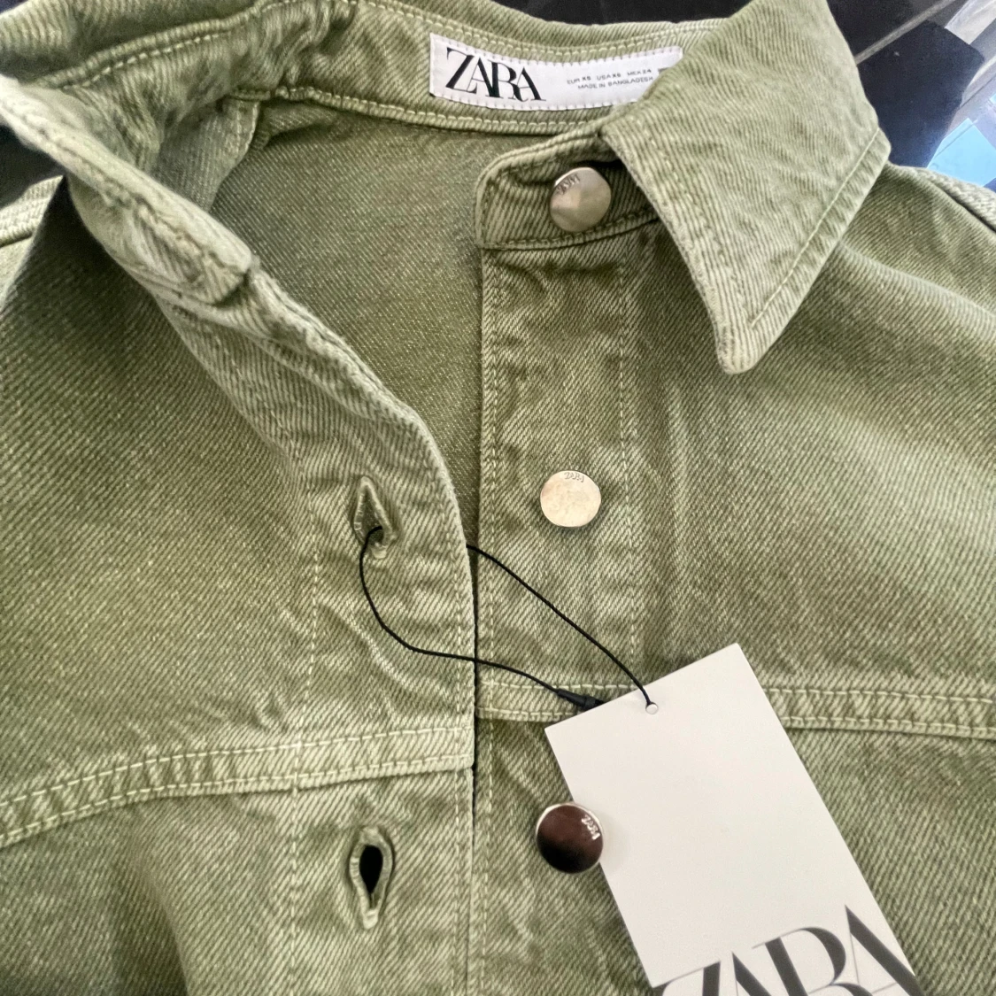 Grön jeansjacka från Zara med fickor - 2