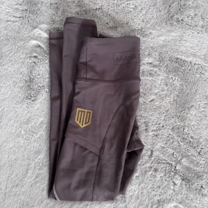MD function ridbyxor  - Jättefina ridtights från Maya delorez! Fint skick och inte alls mycket använda, ordinarie pris ligger på 899kr! 🥰