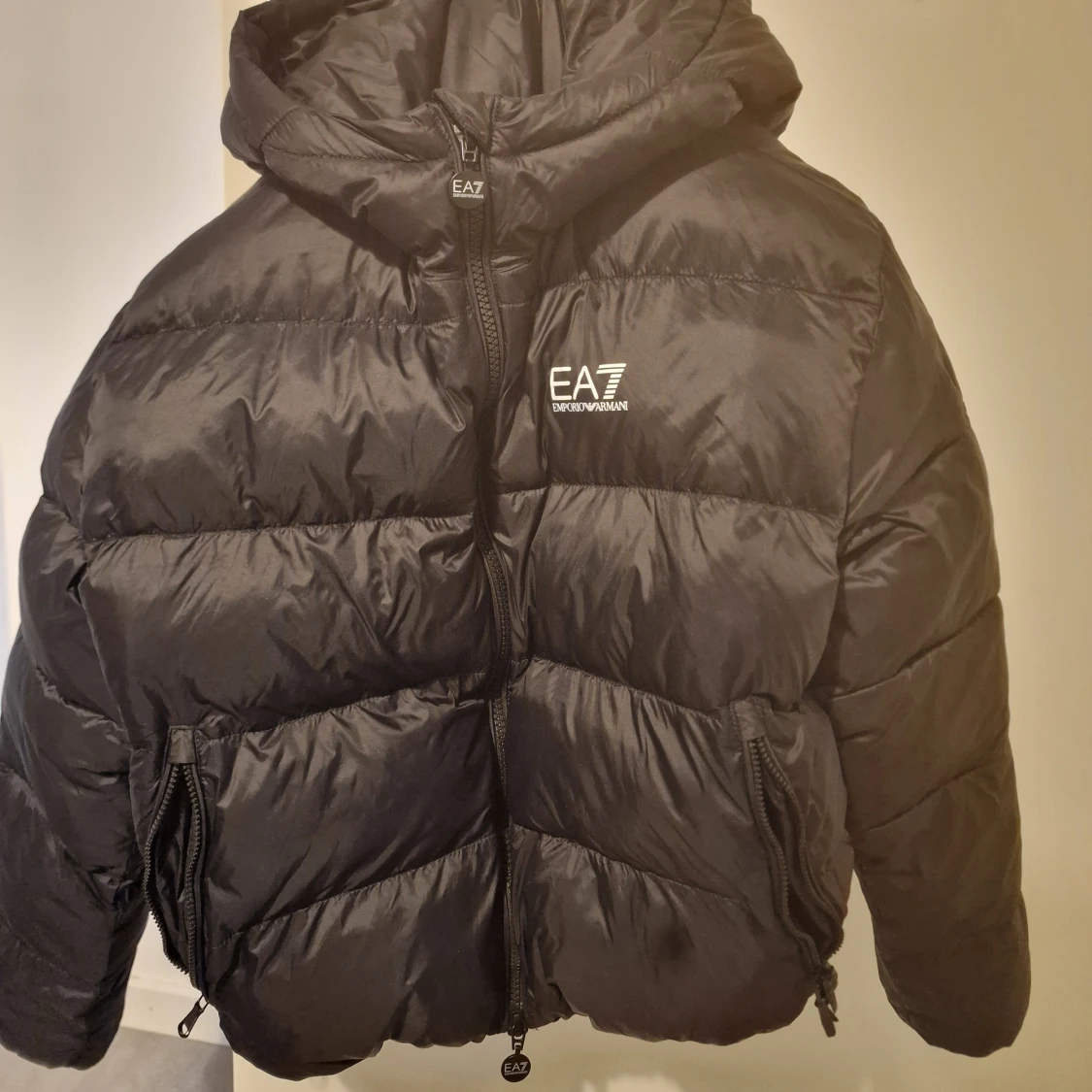 Svart dunjacka från EA7 Emporio Armani - 1