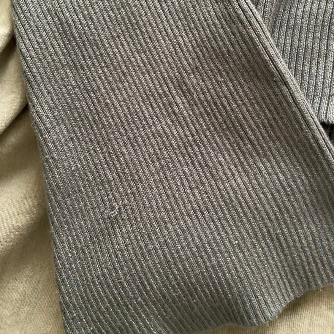 Grå backless tröja - 2