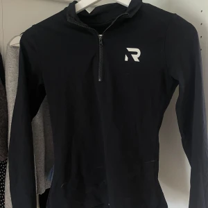 Träningströjor  - Säljer mina jätte fina träningströjor från Relode då de ej kommer till användning! Storlek Xs/S i båda, fint skick💗100kr styck