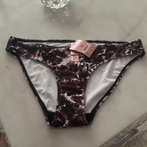 Ny bikiniunderdel från Hunkemöller  - Snygga bikiniunderdelar från Hunkemöller  i storlek M