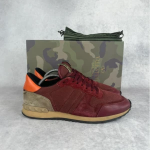 Valentino rockrunner sneaker - – Condition: 7,5/10  – What is included:  Only the sneakers  – Retail price: 8515 SEK