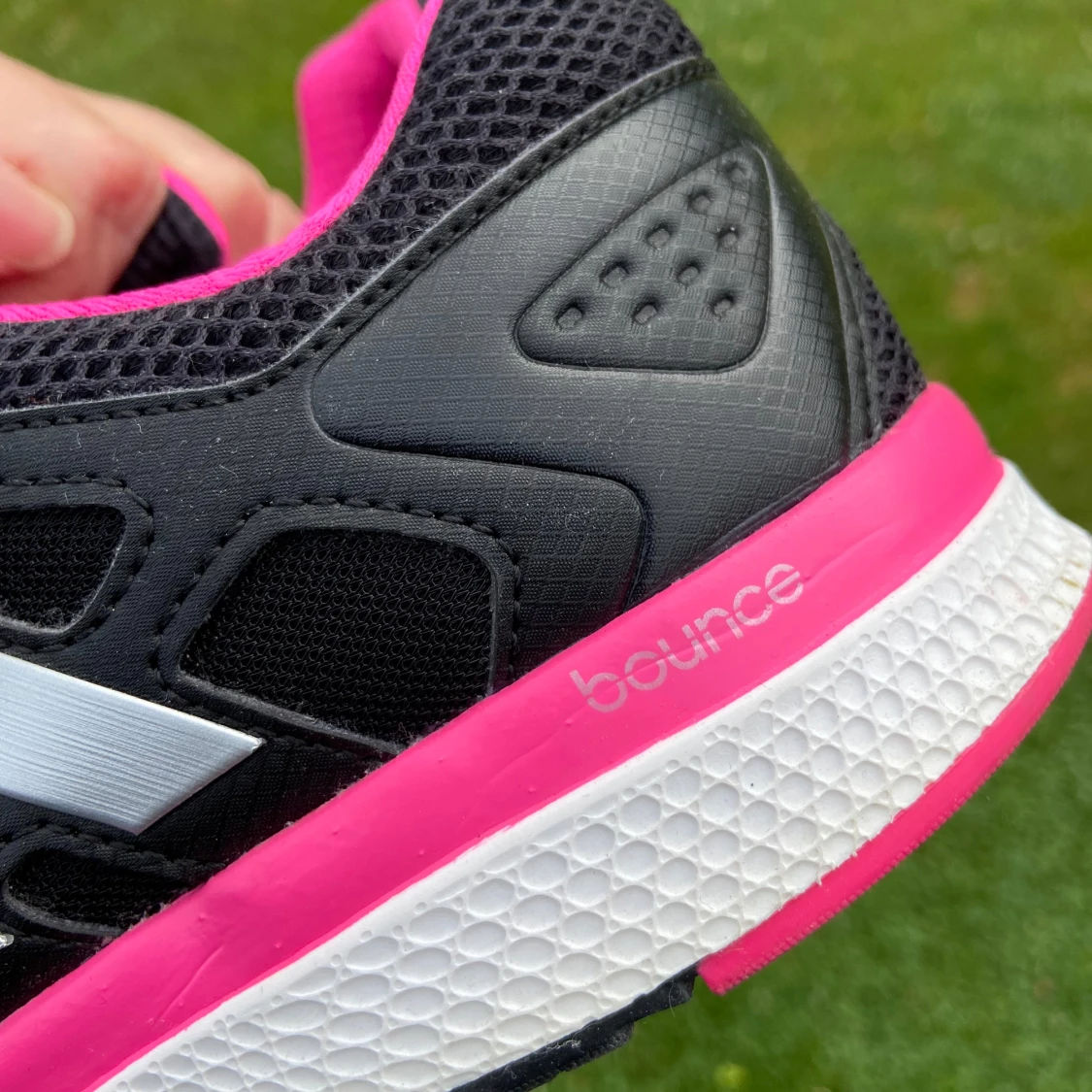 Adidas Bounce svarta sneakers strl 42 - 1