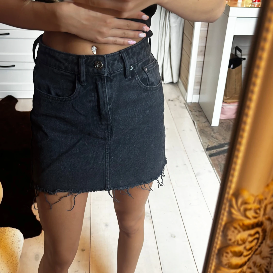 Svart jeanskjol från TRF Denim