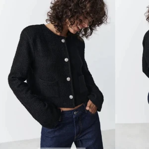 Svart cardigan jacka med silvriga knappar - storlek l men superliten i storleken sitter mer som en S💘💘