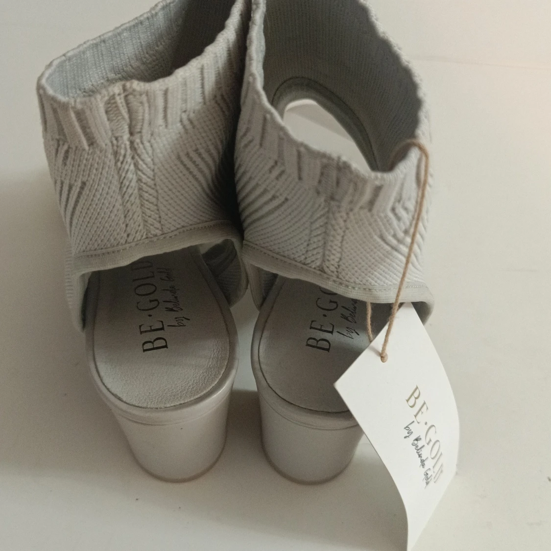 Grå sandaler med stickad detalj BE:GOLD - 2