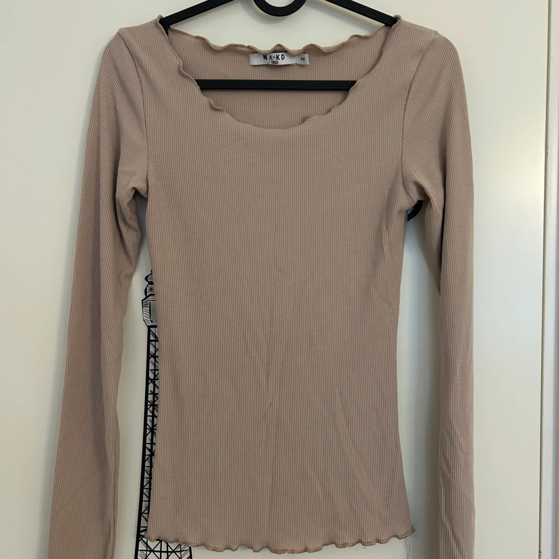 Beige ribbad långärmad topp från NA-KD