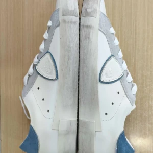 Philippe model  - Philppe model skor helt nya och oanvända i strl 44. 