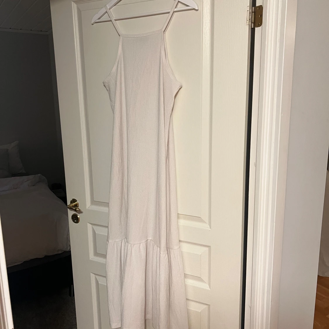 Ljus långklänning från 157