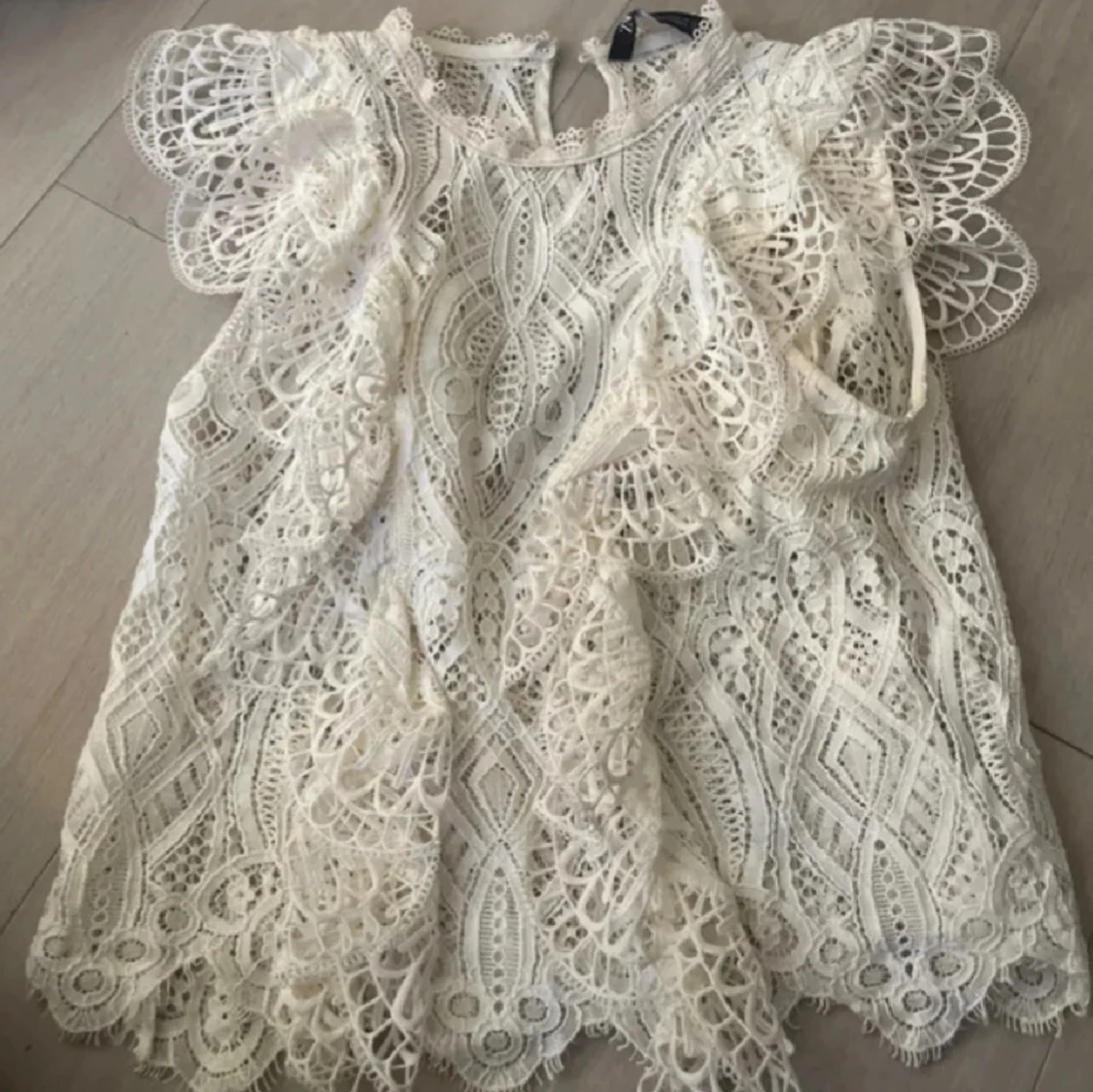 Volang topp från zara i spets - 4