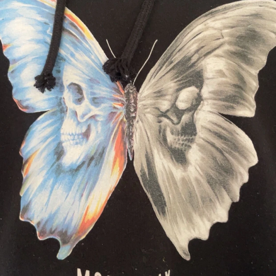 Svart hoodie med fjärilstryck från Smog