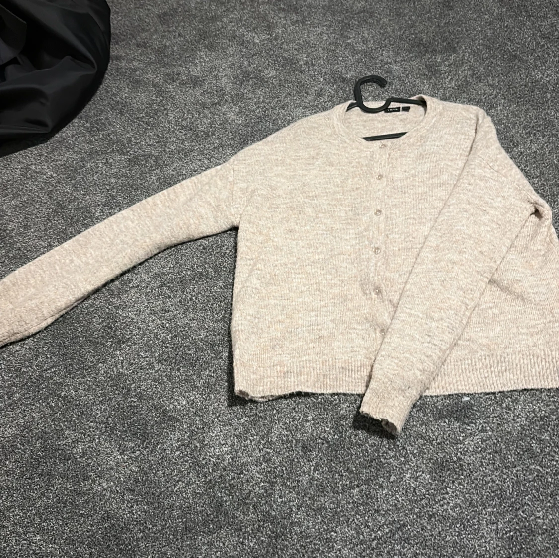 Beige kofta från LMTD med knappar