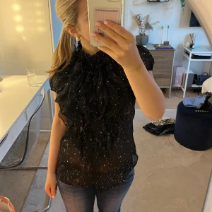 Blus  -  Fin blus som bara är använd en gång väldigt bra skick 💕