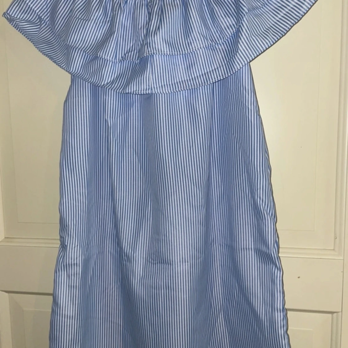 Blåvit randig offshoulder klänning DM - 1