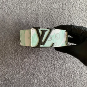 Lv bälte - Mintgrön Lv bälte med snygg och unik design. Den har väldigt bra kvalité. Storlek 110. Kan frakta eller mötas upp i Stockholm. Postar inom 24 timmar. Skriv gärna för fler frågor eller bilder.
