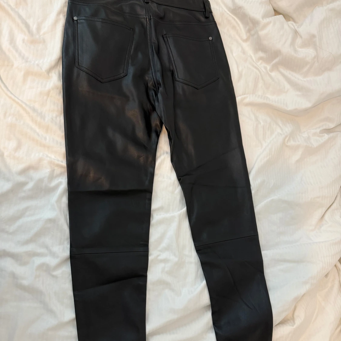 Svarta skinnbyxor från Zara, strl 38