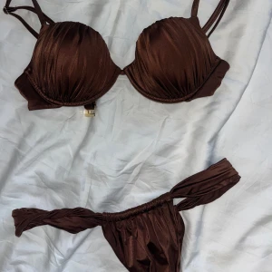 Brun bikini Calzedonia - Superfin med guld spänne