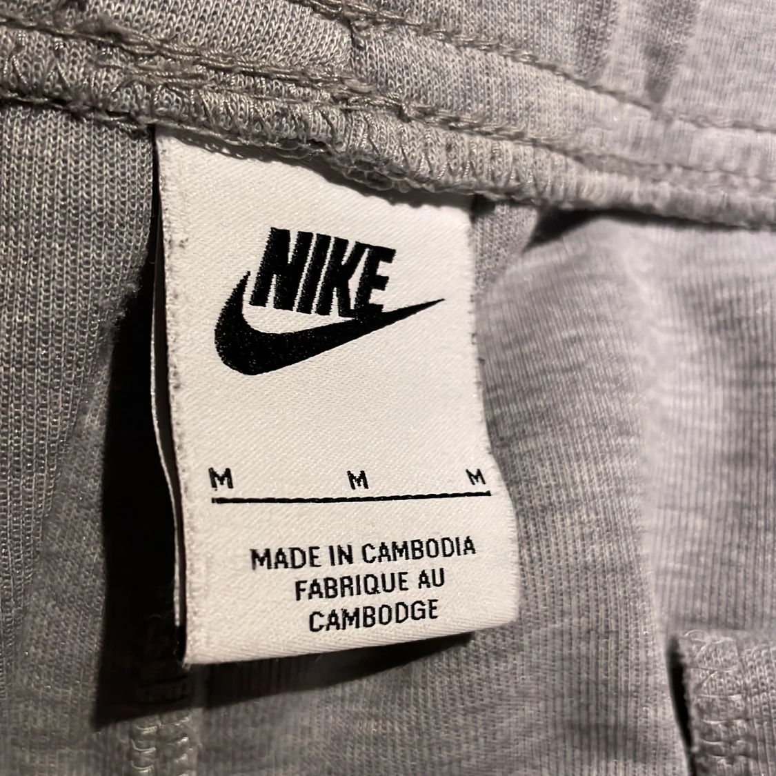 Grå mjukisbyxor från Nike, storlek M - 2