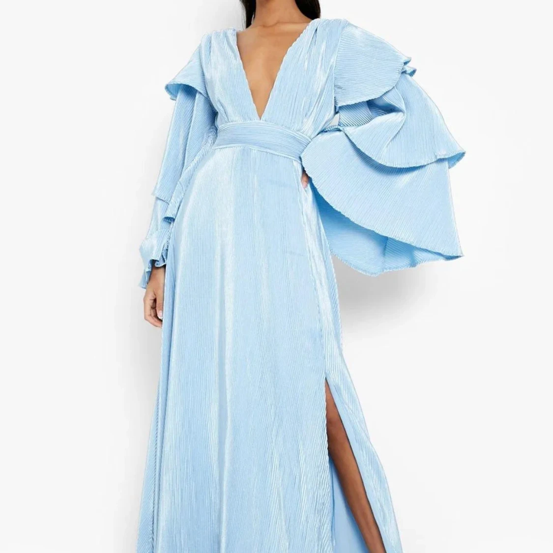 Pastellblå långklänning med volangärmar