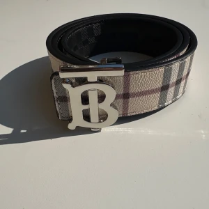  Burberry bälte - Burberry bälte som är helt ny.