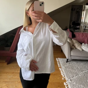 Vit skjorta - Intressekoll på denna fina skjorta som jag aldrig använt! 