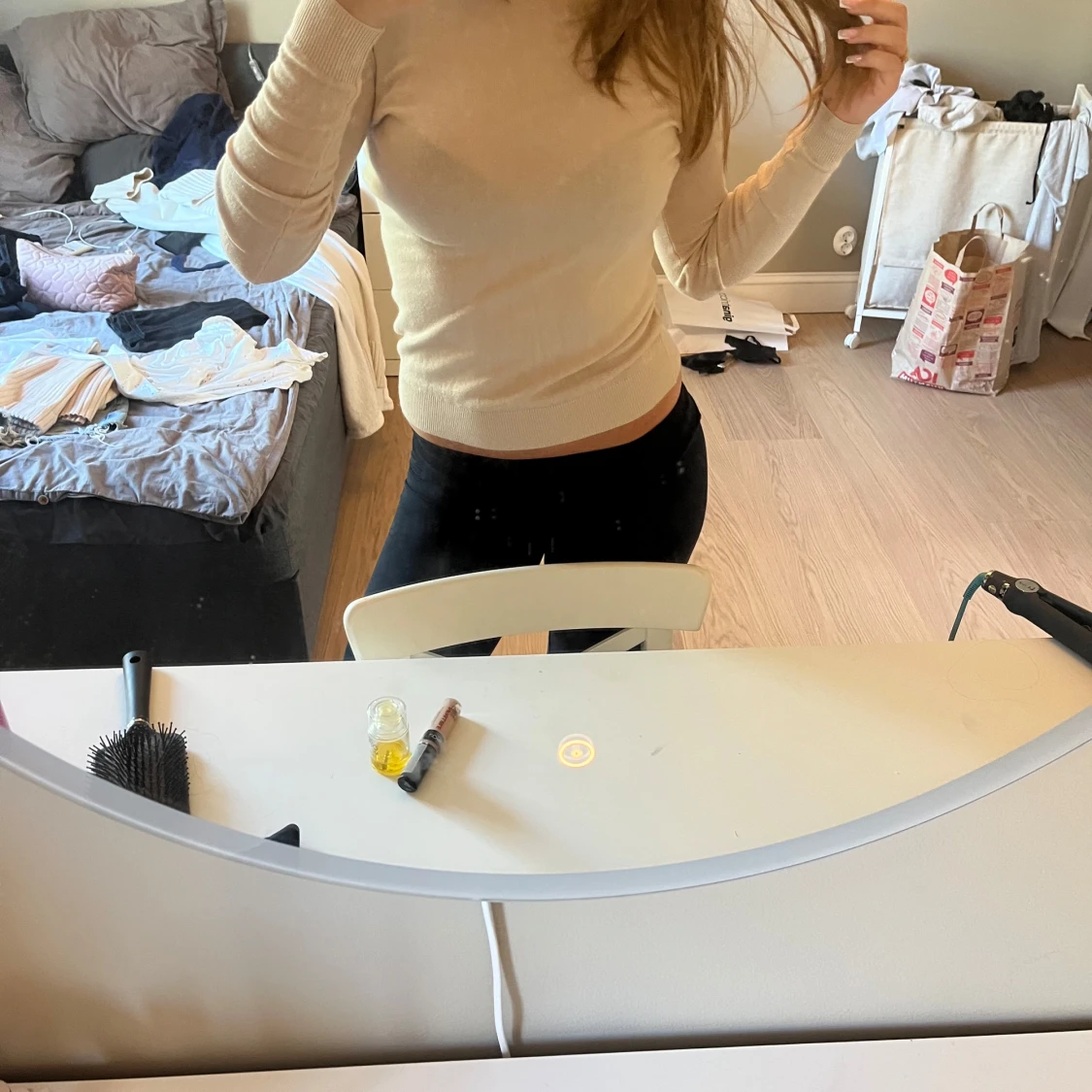 Beige stickad polotröja