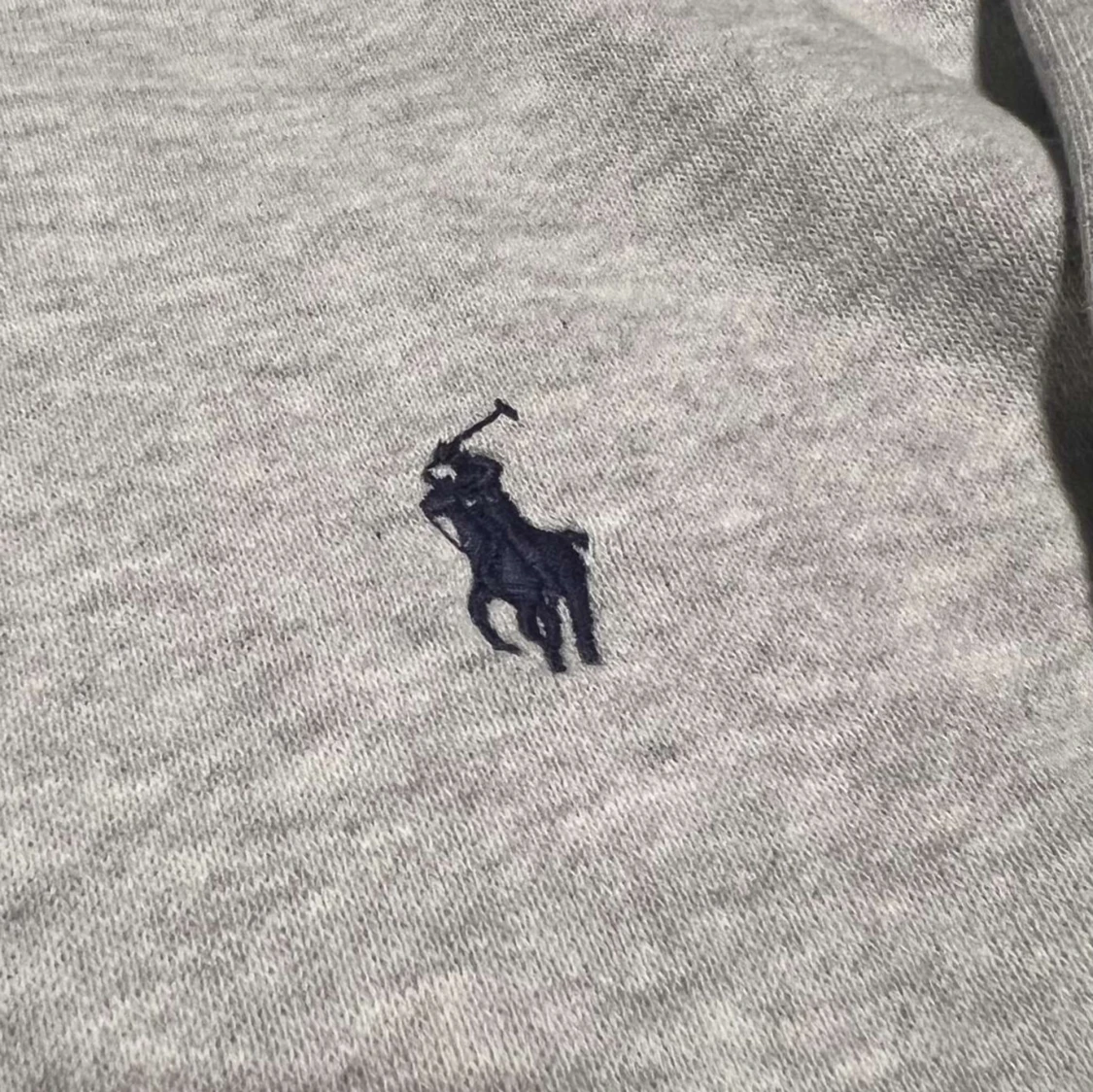 Grå hoodie från Ralph Lauren - 1