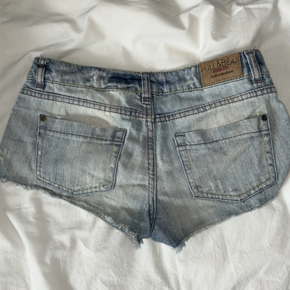 Jeansshorts med nitar från Pull&Bear - 2