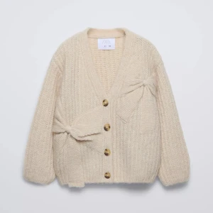 Stickad zara kofta - Säljer denna jätte fina zara kofta 💕 passar xs-m