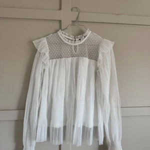 Vit blus från Mohito - Jättefin vit blus från Mohito💓💓