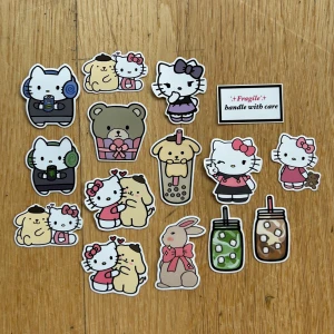 Klistermärken 🩷 - Söta klistermärken tillverkade & designade av lovelyhomecraft! 🩷8 kr/styck eller mängdrabatt! 🌸går att köpa via köp nu (hör av er) eller privat (frakt 18 kr)