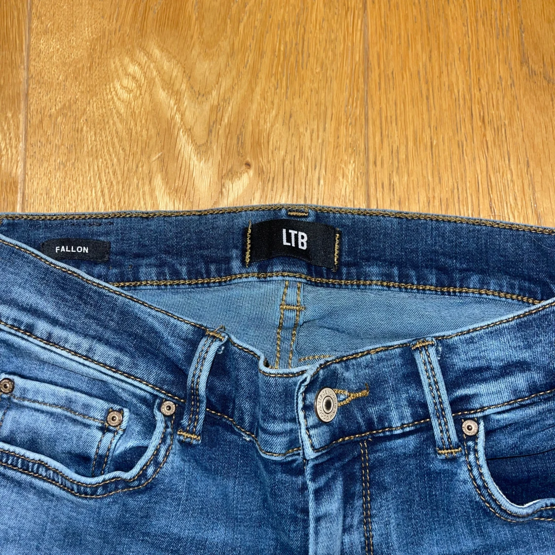 Blå bootcut jeans från LTB - 1