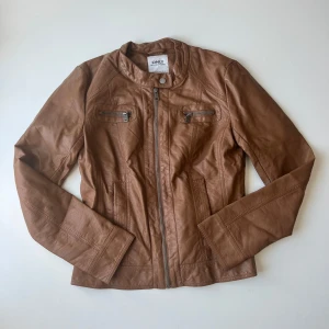 Brun skinnjacka - Brun skinnjacka i från Only